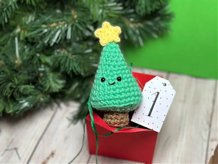 5 Little Monsters: Tiny Tree- Mini Amigurumi Advent Day 1
