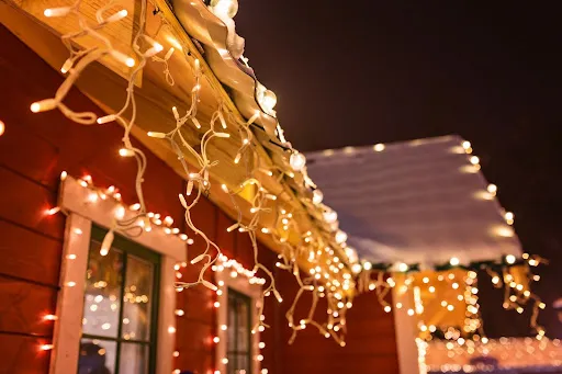 5 Safety Tips for Putting Up Holiday Lights - Staley Electric