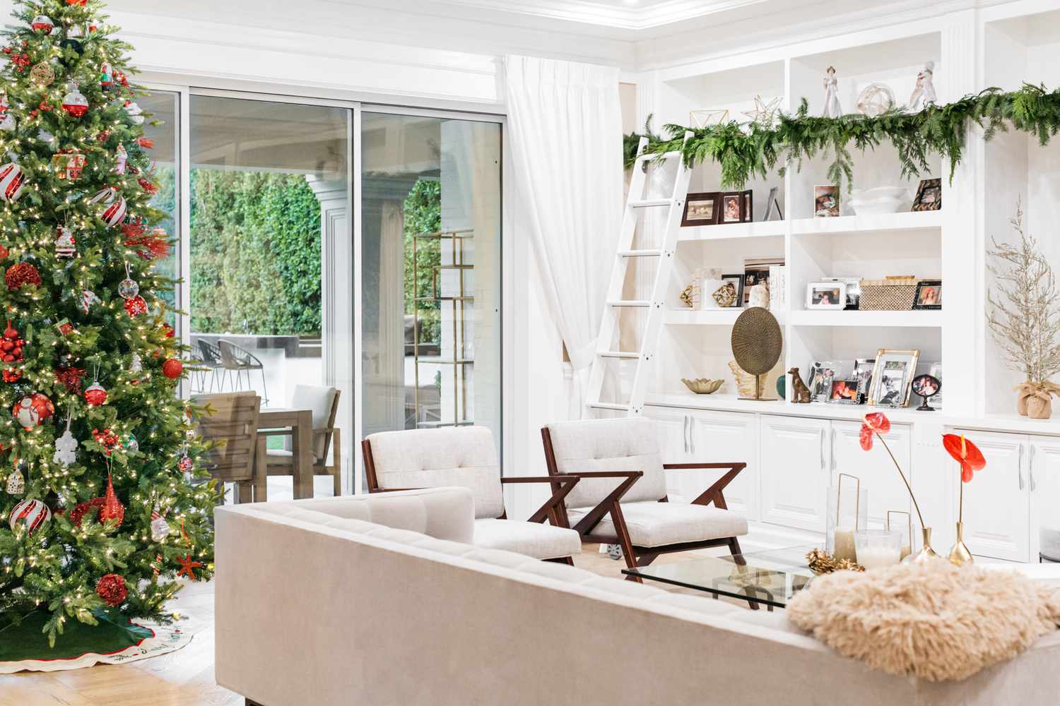 50 Festive and Cozy Christmas Living Room Decor Ideas Worth Copying