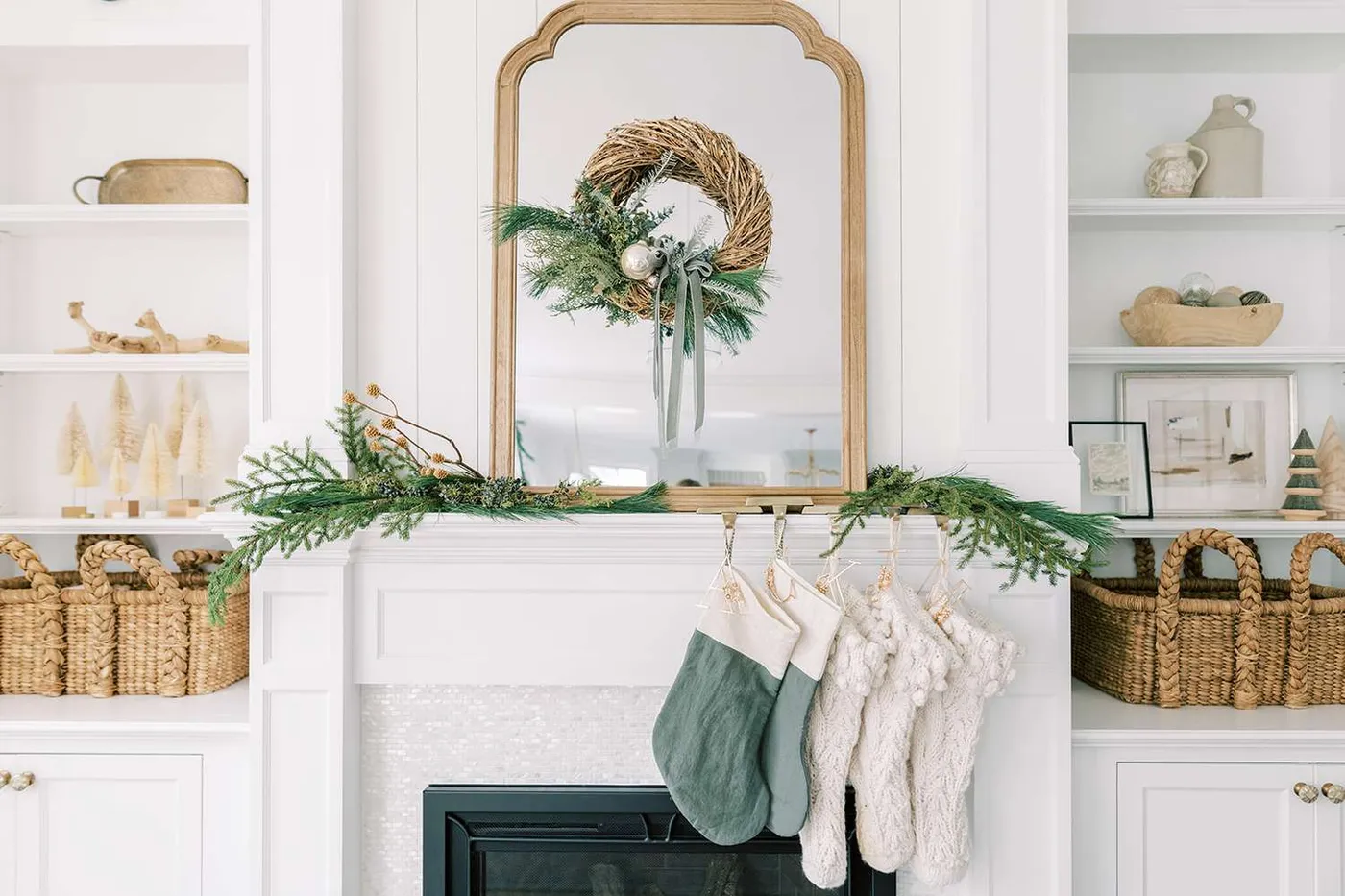 50 Festive and Cozy Christmas Living Room Decor Ideas Worth Copying