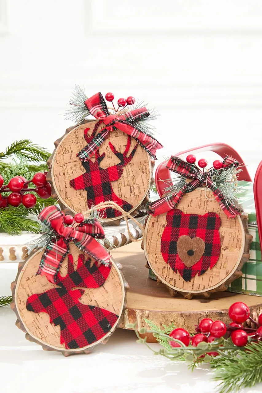 6” Buffalo Plaid Animal Ornament - Decorator's Warehouse
