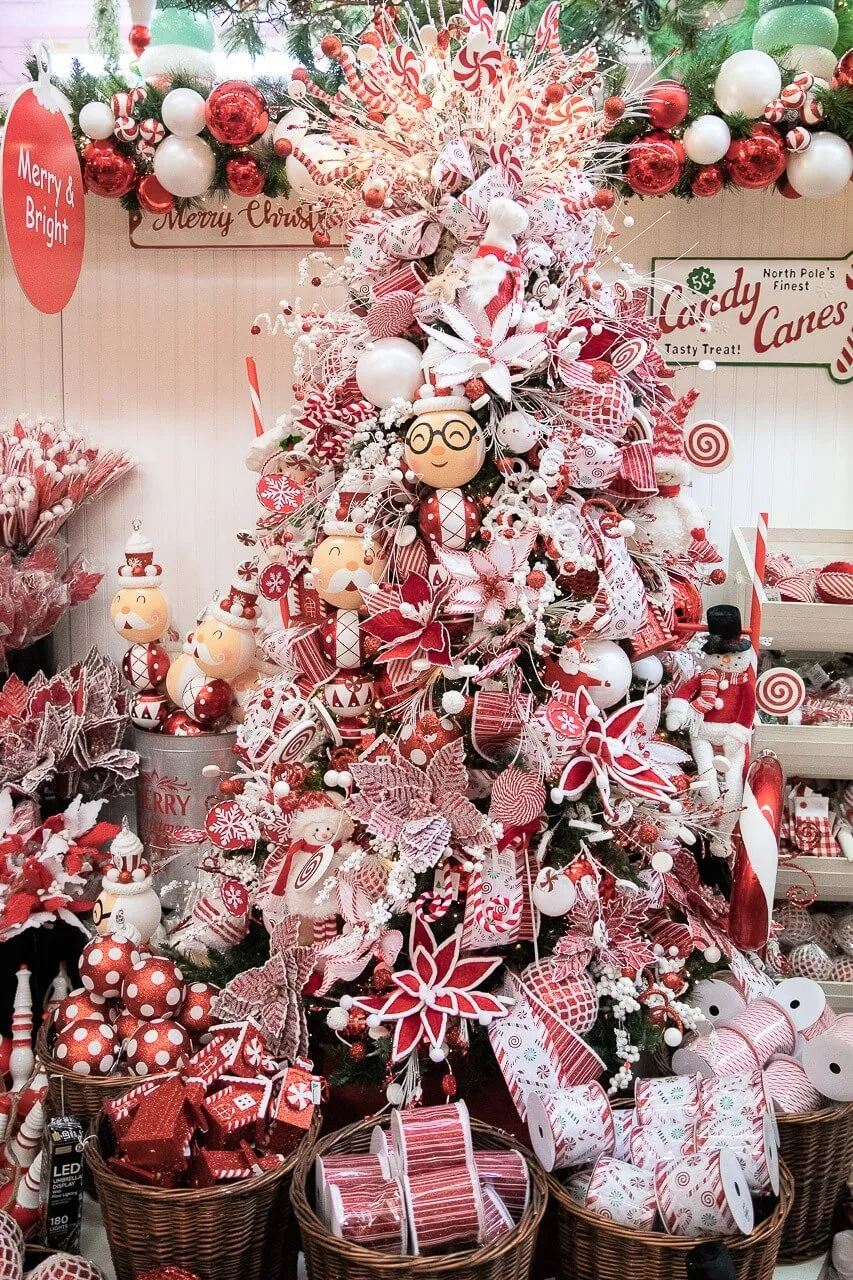 60+ Inspiring Christmas Tree Decorating Ideas - Decorator's Warehouse