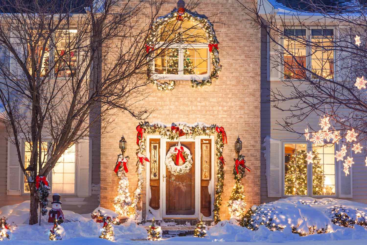 7 Holiday Lights Mistakes That Pose Serious Fire Risks
