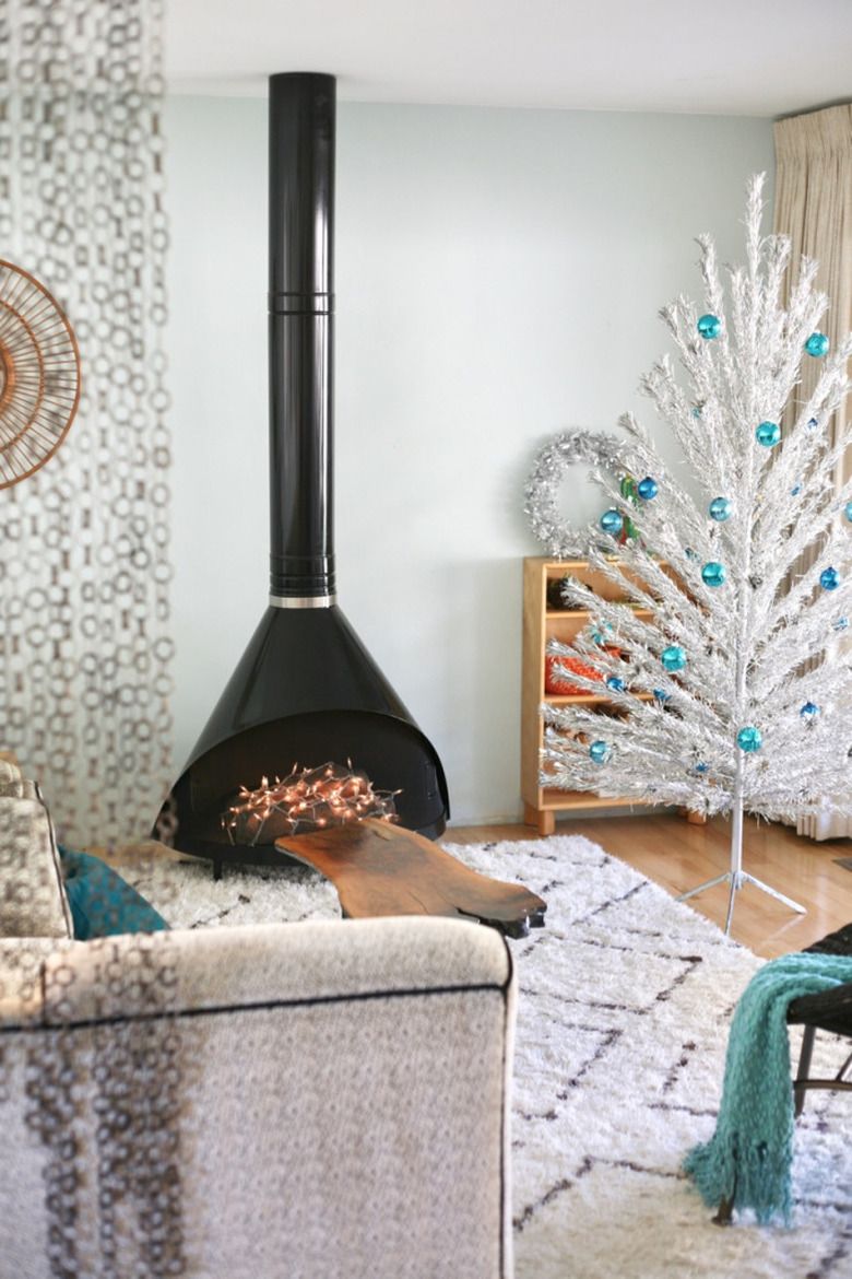 7 Midcentury Modern Christmas Tree Ideas That Deck The Halls In Retro Style