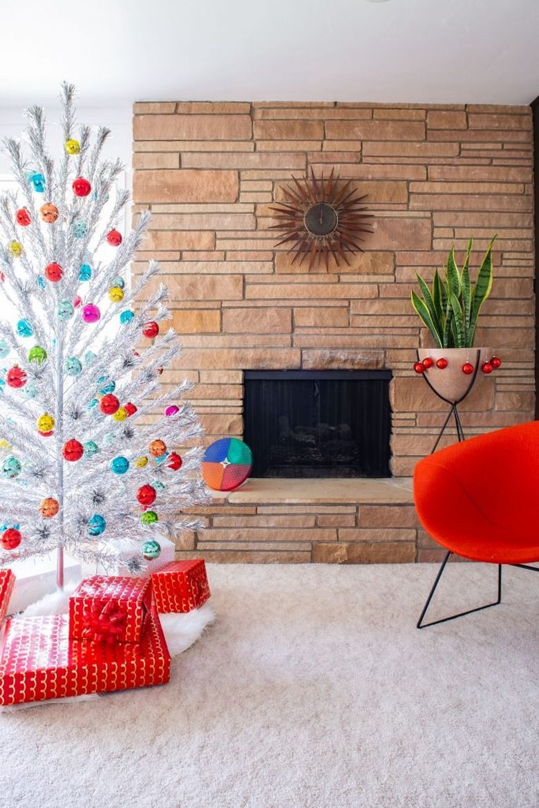 7 Midcentury Modern Christmas Tree Ideas That Deck The Halls In Retro Style