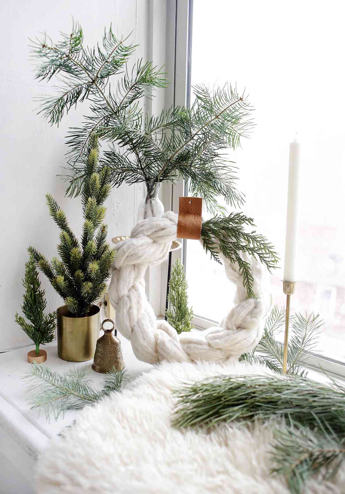 73 DIY Christmas Wreaths Anyone Can Easily Make for the Holidays
