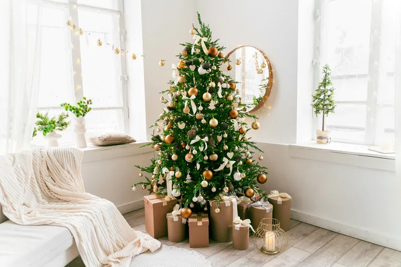 8 Hacks To Help You Keep Your Christmas Tree Fresh