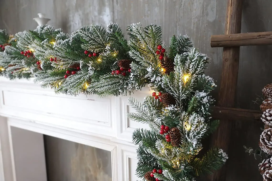 9ft Christmas garland fireplace natural looking rustic spruce pinecones and  berries table decoration center piece mantel decor Han