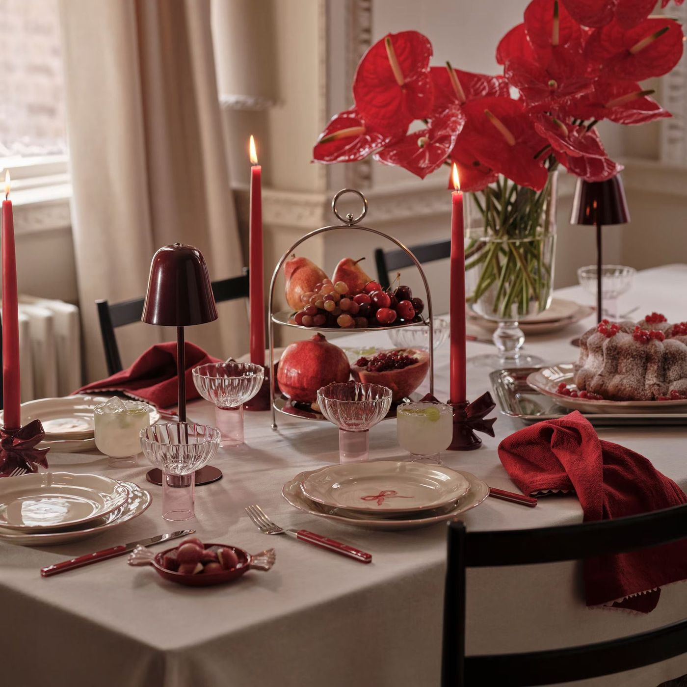 A Christmas tablescaping guide for maximalists, minimalists and vintage  lovers - Vogue Scandinavia