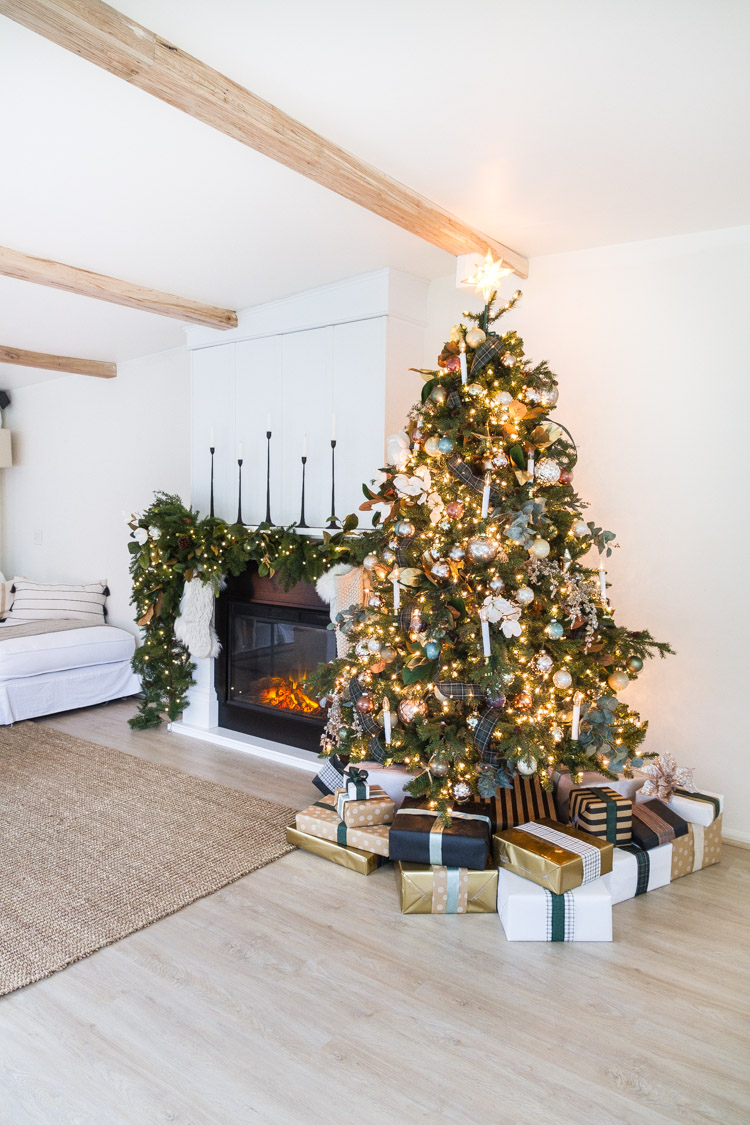 A Classic and Elegant Christmas Family Room - zevy joy