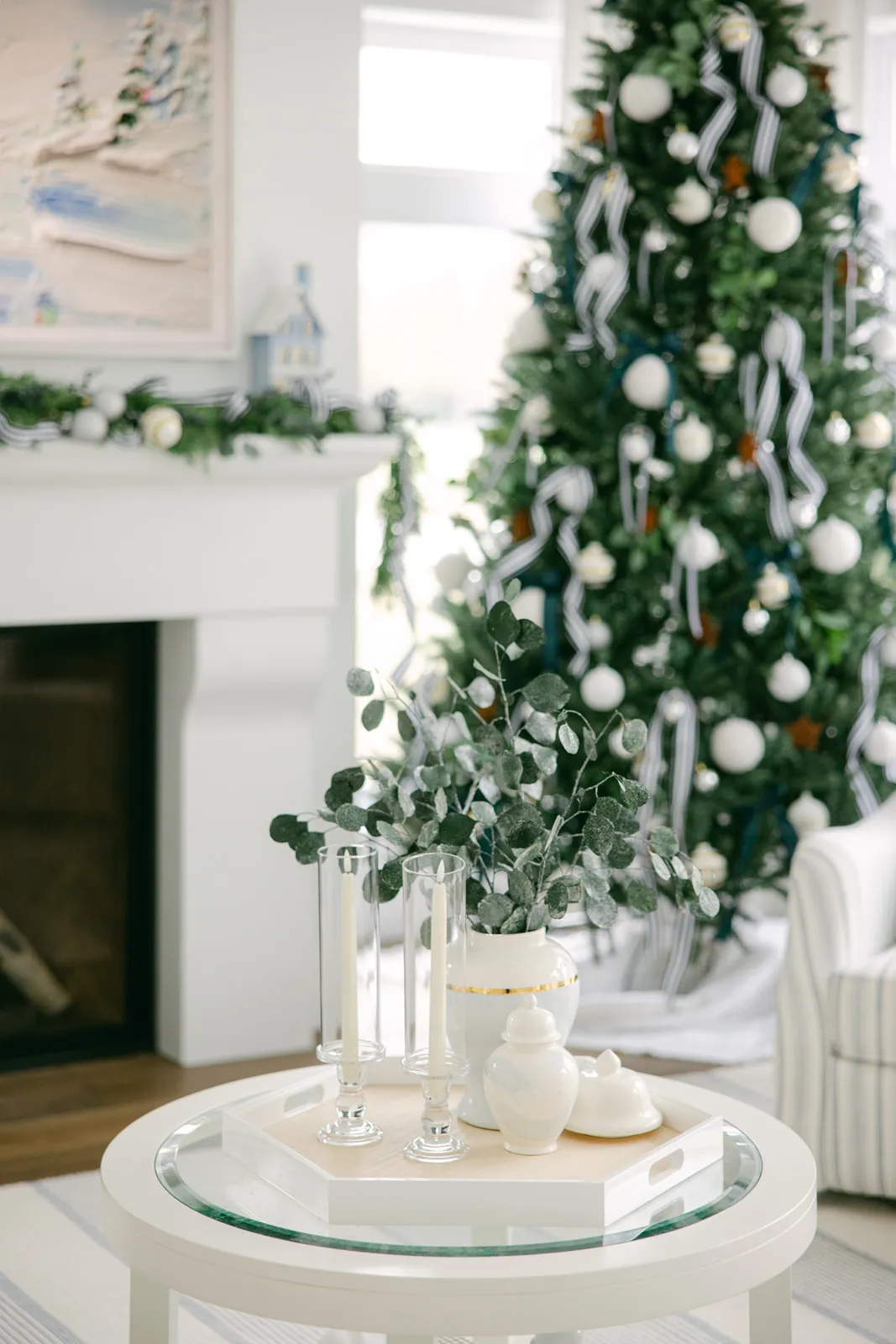 A Classic Coastal Christmas Living Room Tour - The Leslie Style