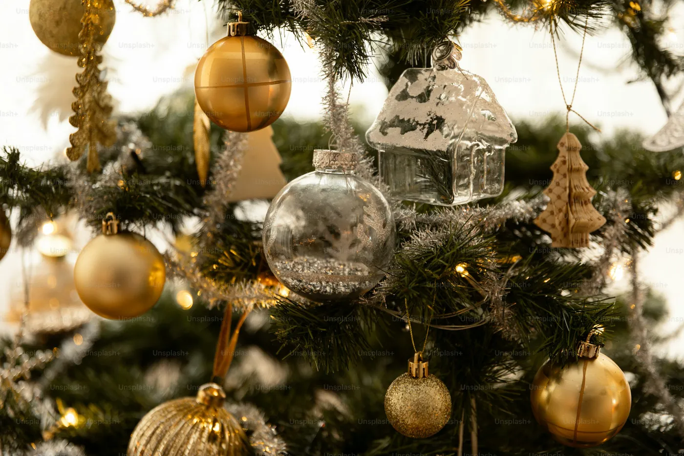 A close up of a christmas tree with ornaments - Photo on Unsplash+