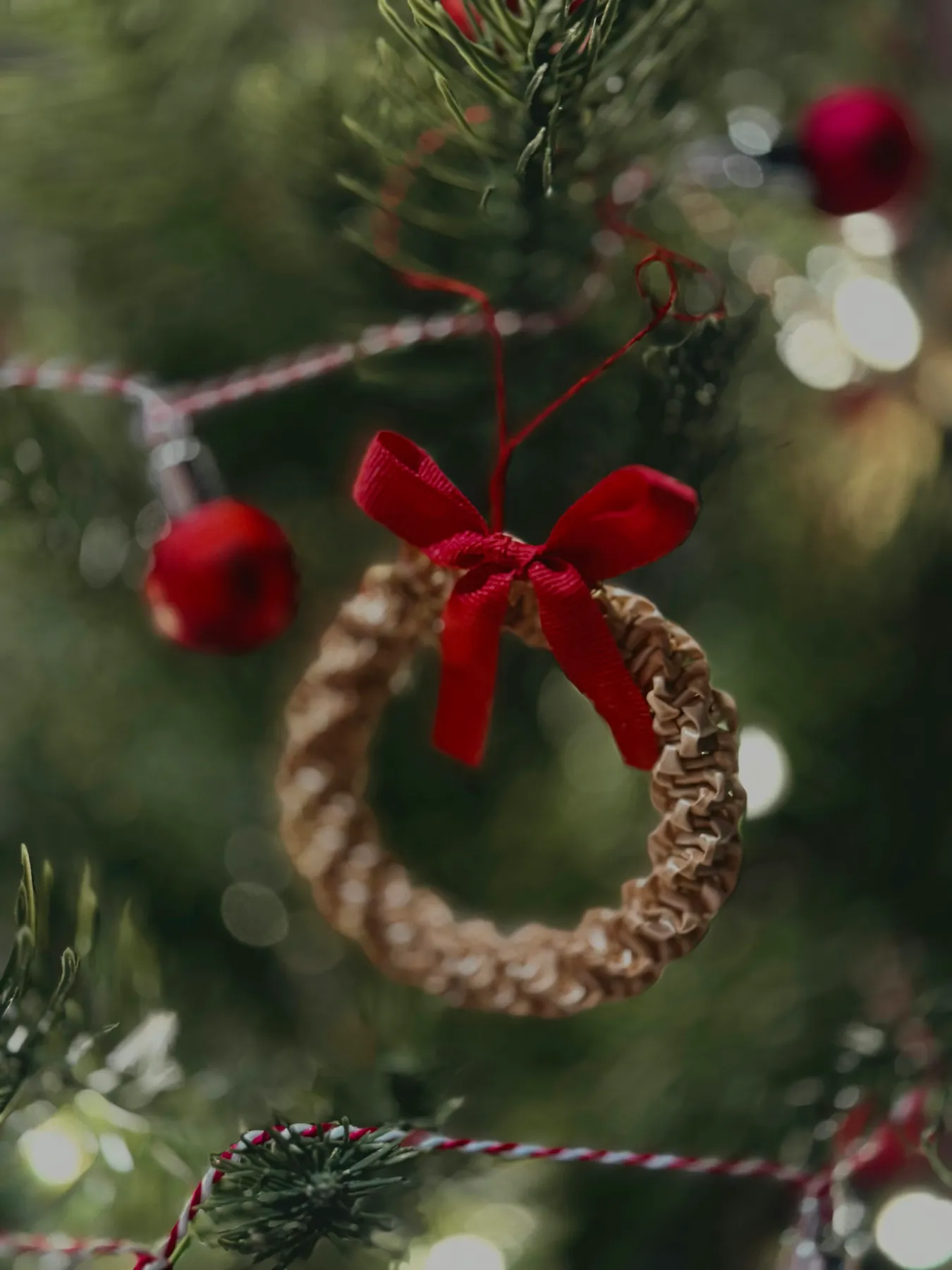 A close up of a christmas tree with ornaments - Free Photo on Unsplash