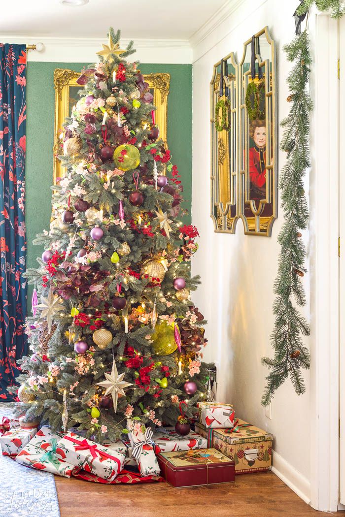 A Holiday Home Tour Featuring Beautiful Christmas Color Palette Ideas -