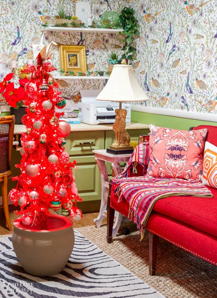 A Holiday Home Tour Featuring Beautiful Christmas Color Palette Ideas -