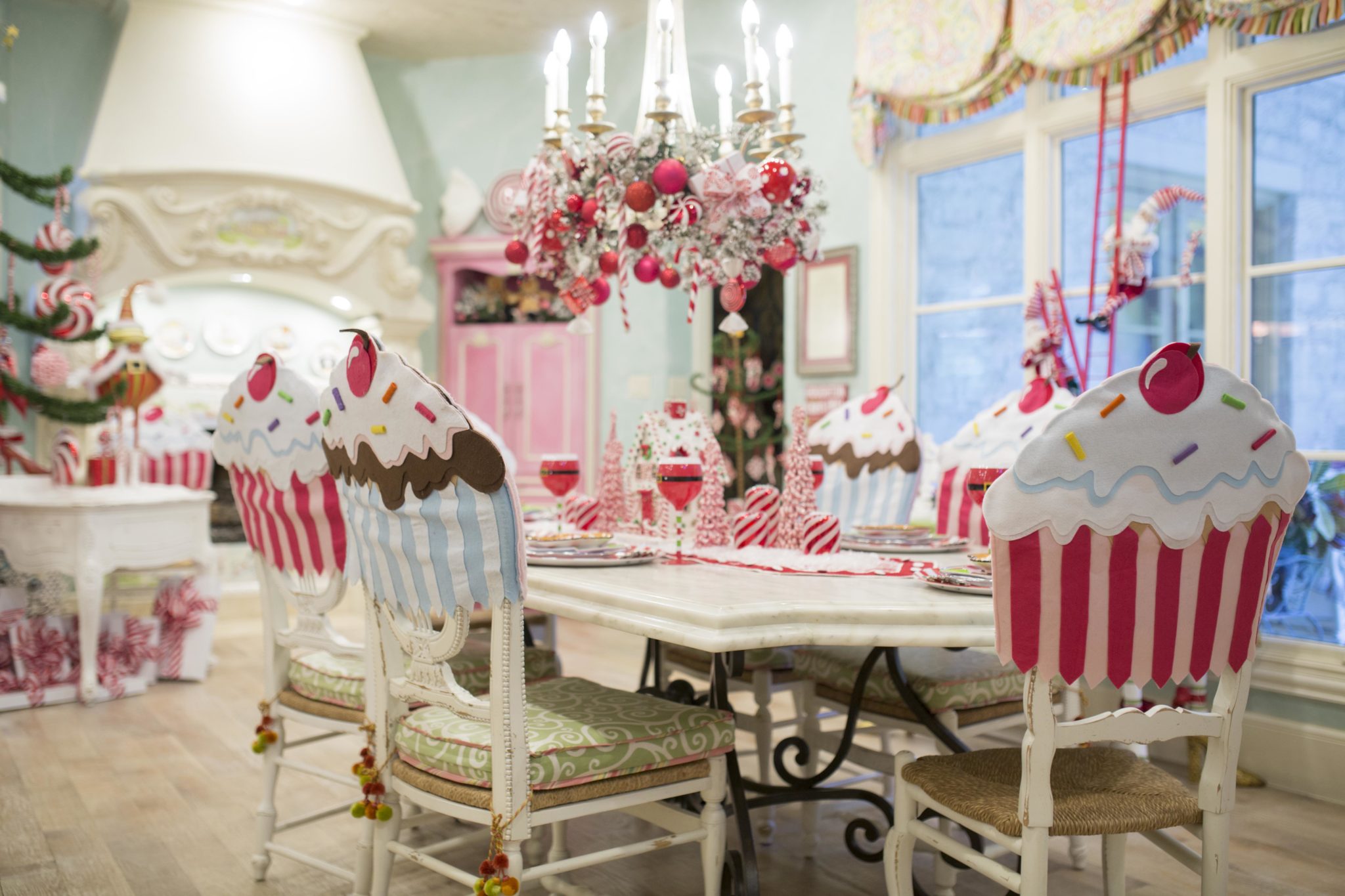 A Peppermint Christmas Breakfast Room | Turtle Creek Lane