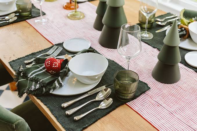A Quick And Casual 'Thanksgiving To Christmas Tablescape' (With Only A  Couple Swaps) - Emily Henderson
