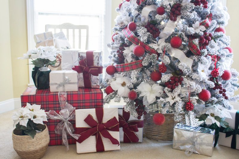 A red, white and green Christmas - Love Your Abode