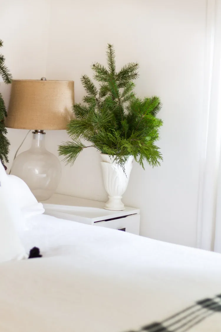 A Simply Decorated Christmas Bedroom - zevy joy