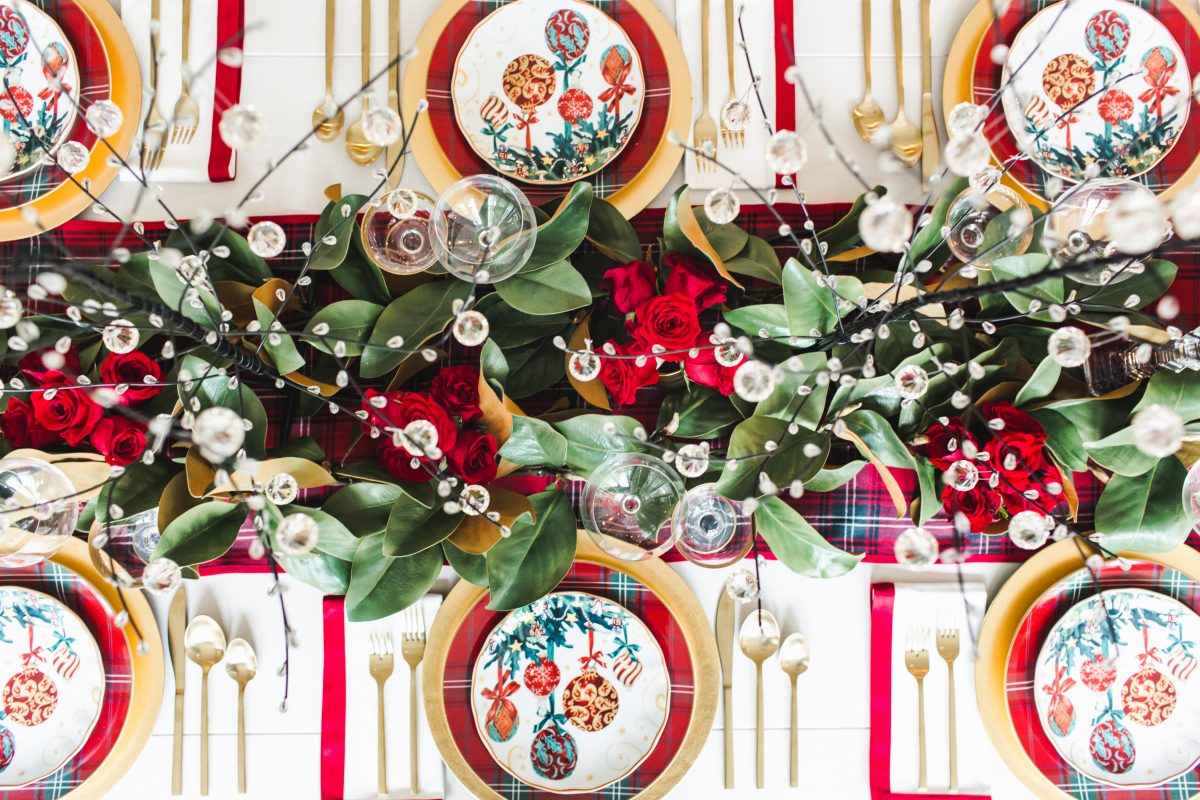 A Traditional and Classic Christmas Tablescape - to have + to host