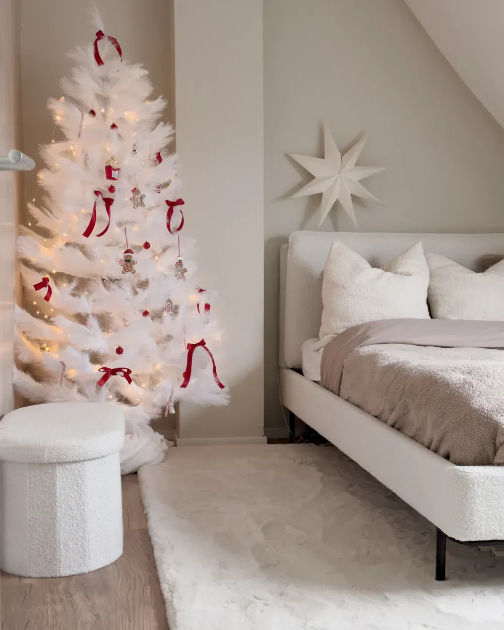 Artificial Christmas Tree TALBOT 180 cm White - Beliani.es