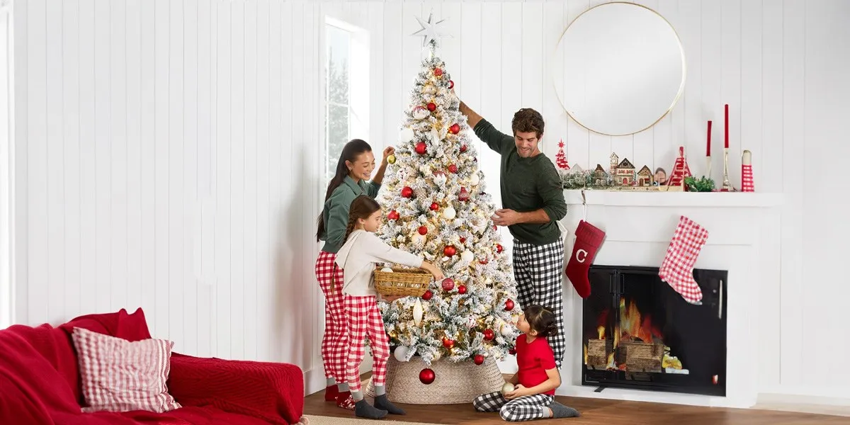 Artificial Christmas trees are up to 44% off on Amazon