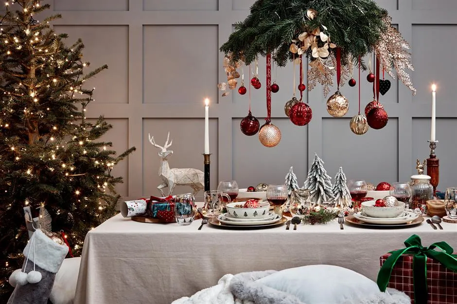 Beautiful Christmas table decorating ideas | loveproperty.com