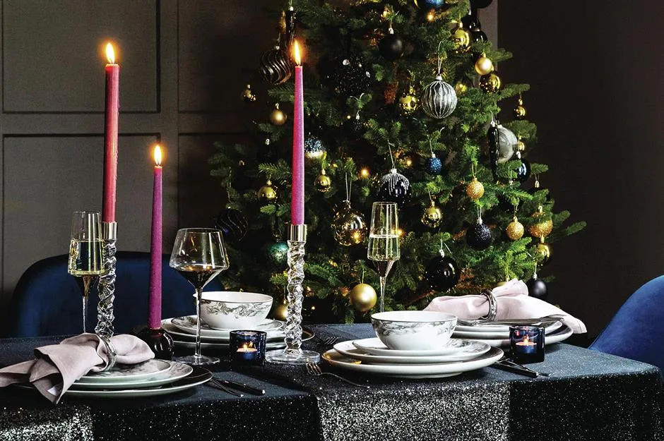 Beautiful Christmas table decorating ideas | loveproperty.com