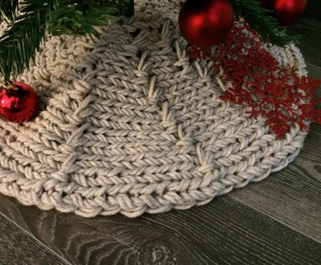 Belarus Handmade country New Year tree skirt, Small knit tree skirt Anelle  Toys - Pinkoi