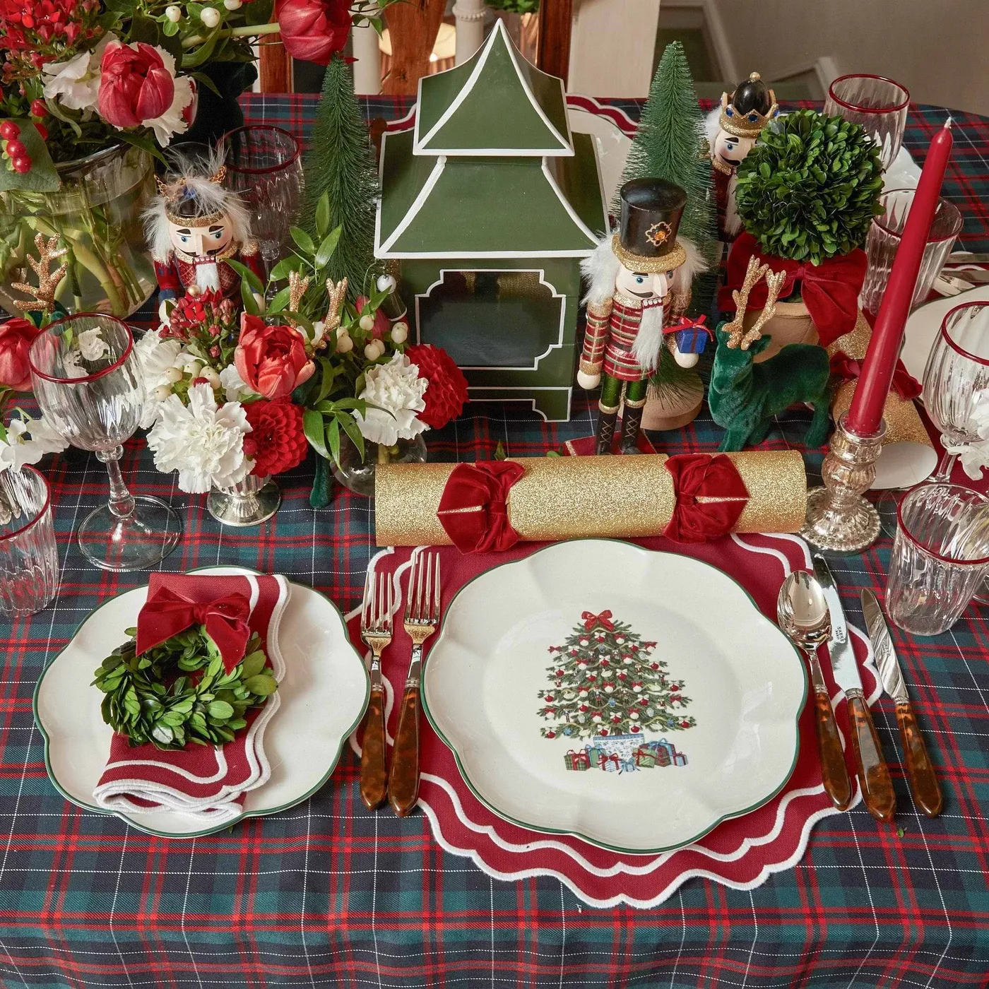 Berry Red Katherine Scalloped Napkins, Set of 4 | Mrs. Alice