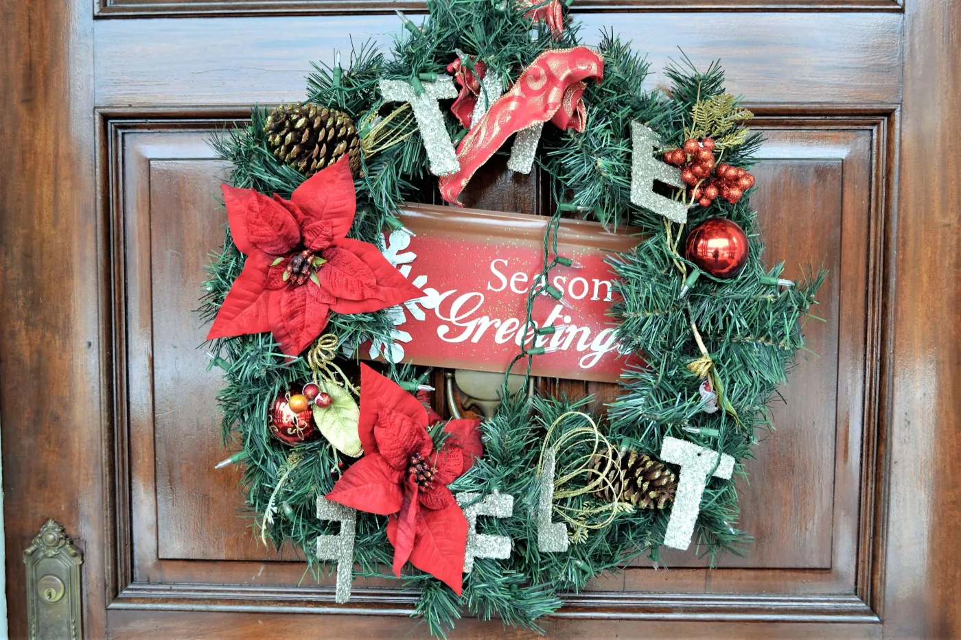 Best Christmas Home Decorations this 2022 | Crown Asia
