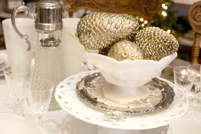 blog_GV_AE_Dec19_WinterWhitesTable_centerpiece_MH.jpg