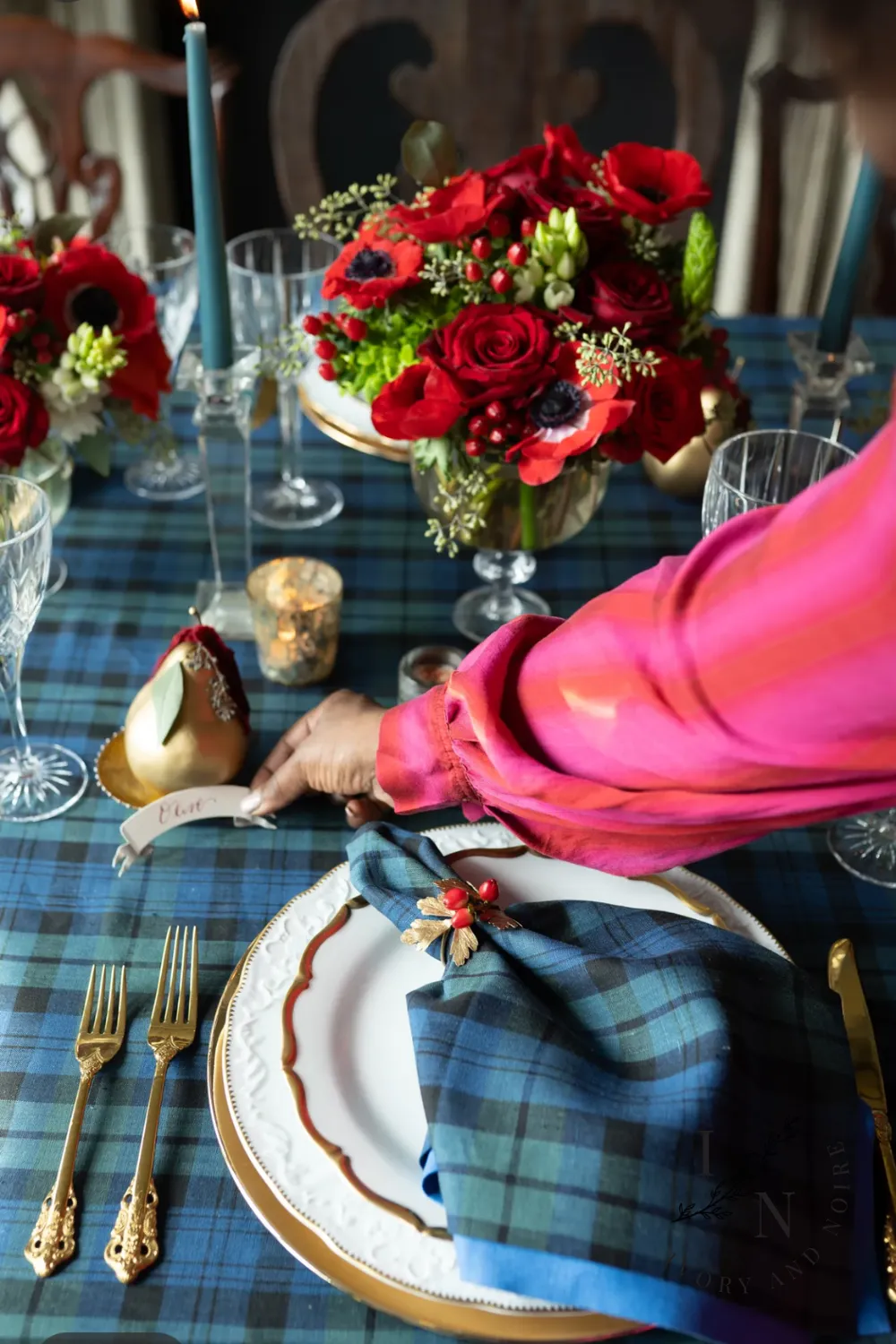 Blue and Black Plaid Christmas Tablescape Inspiration