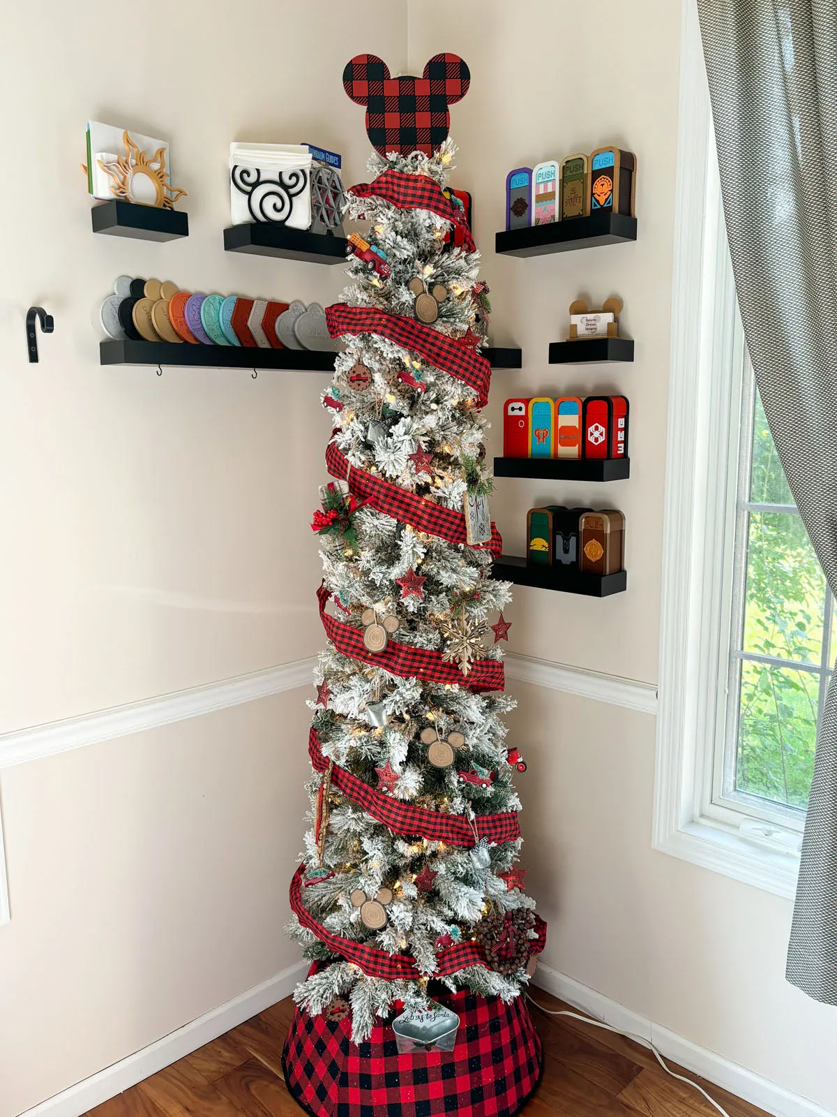 Buffalo Plaid Christmas Tree Topper – BDI Plaid Christmas Tree Decoration