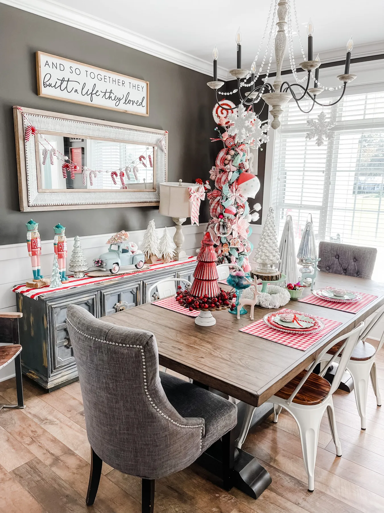 candyland-christmas-dining-room17 -
