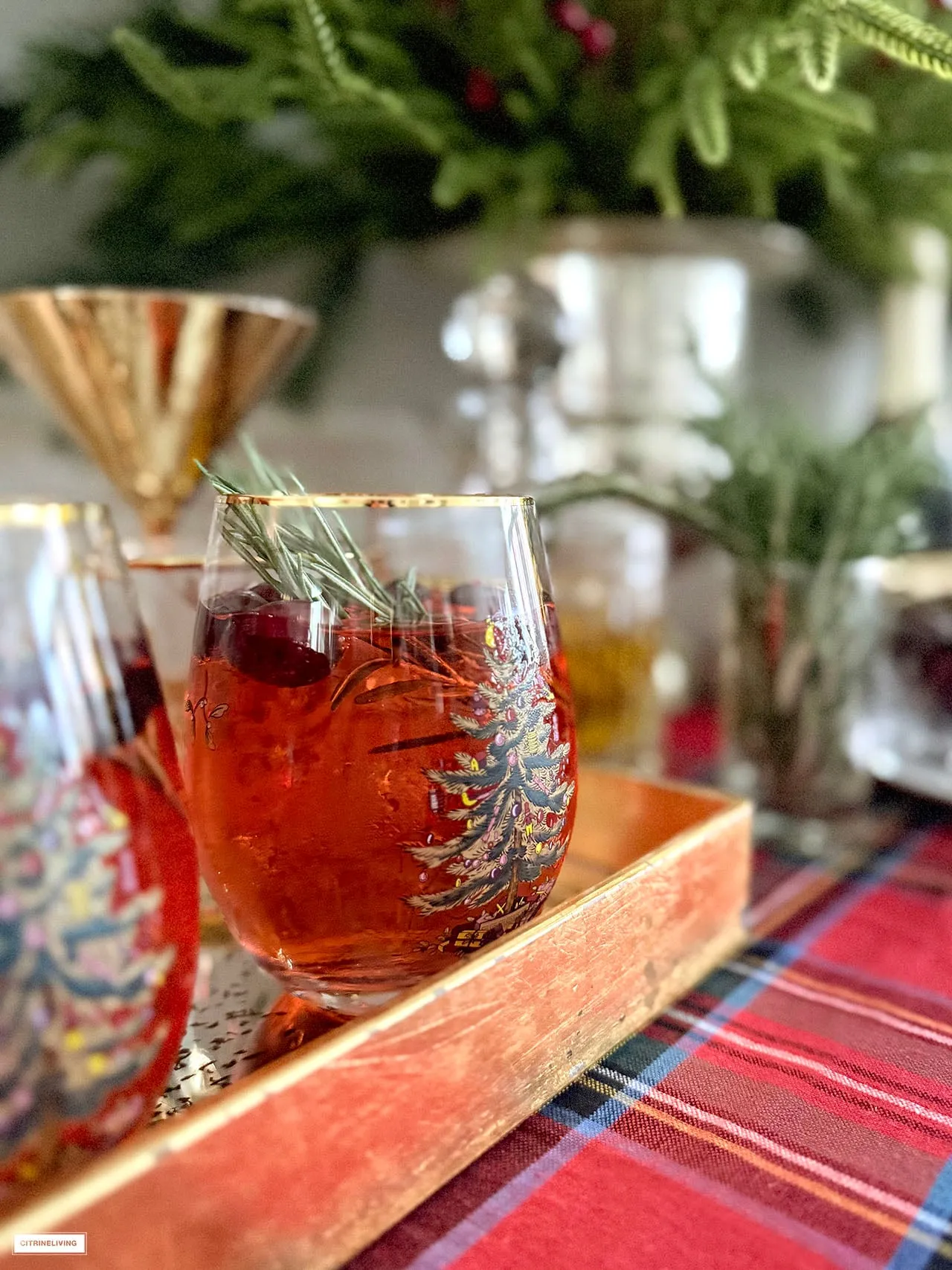 CHIC & FESTIVE HOLIDAY DRINK STATION | CITRINELIVING