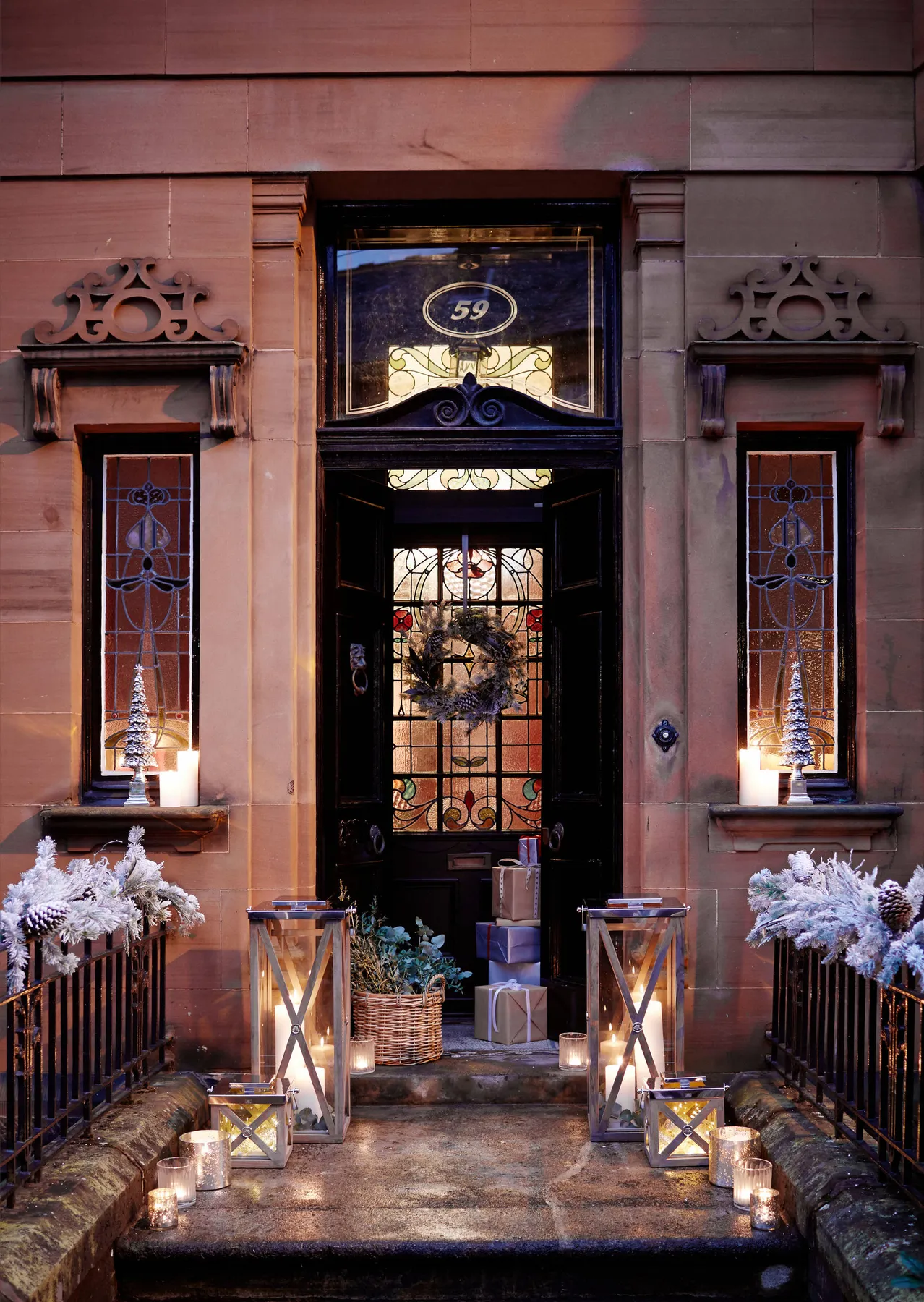 Christmas: 11 Ways to Decorate Your Front Door For the Festive Season |  Houzz UK