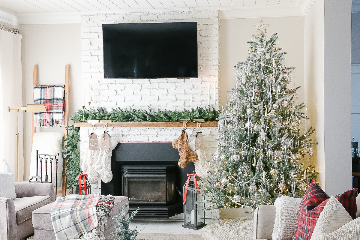Christmas Decor Capsule | 8 Simple Things that will Make your Home feel Festive & Cozy this Holiday Season - Making it in the Mountains