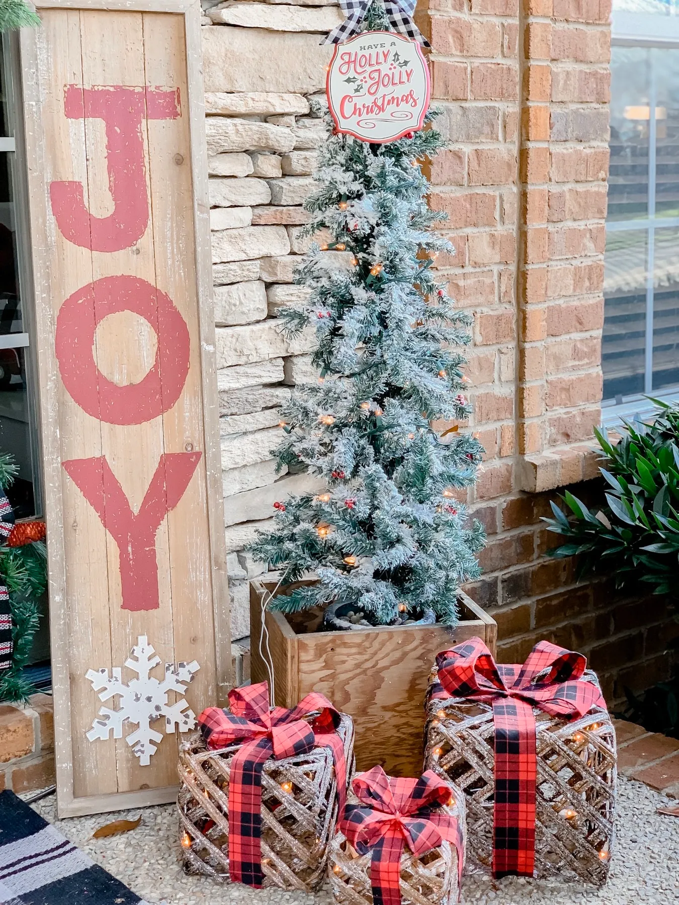 Christmas front porch decorations for a festive look! - Wilshire Collections