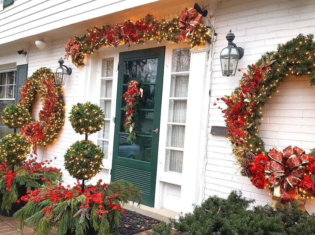 Christmas | Holiday Décor | Milwaukee, WI | Bloom! Landscaping