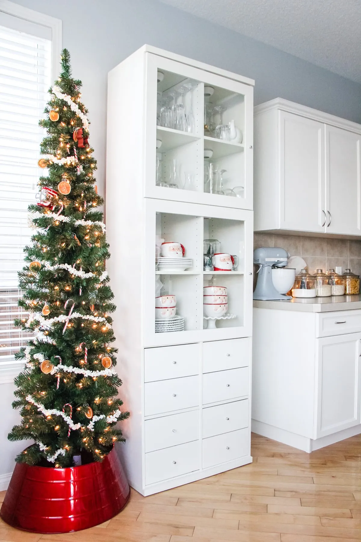 Christmas in the Kitchen - A Pretty Life In The Suburbs