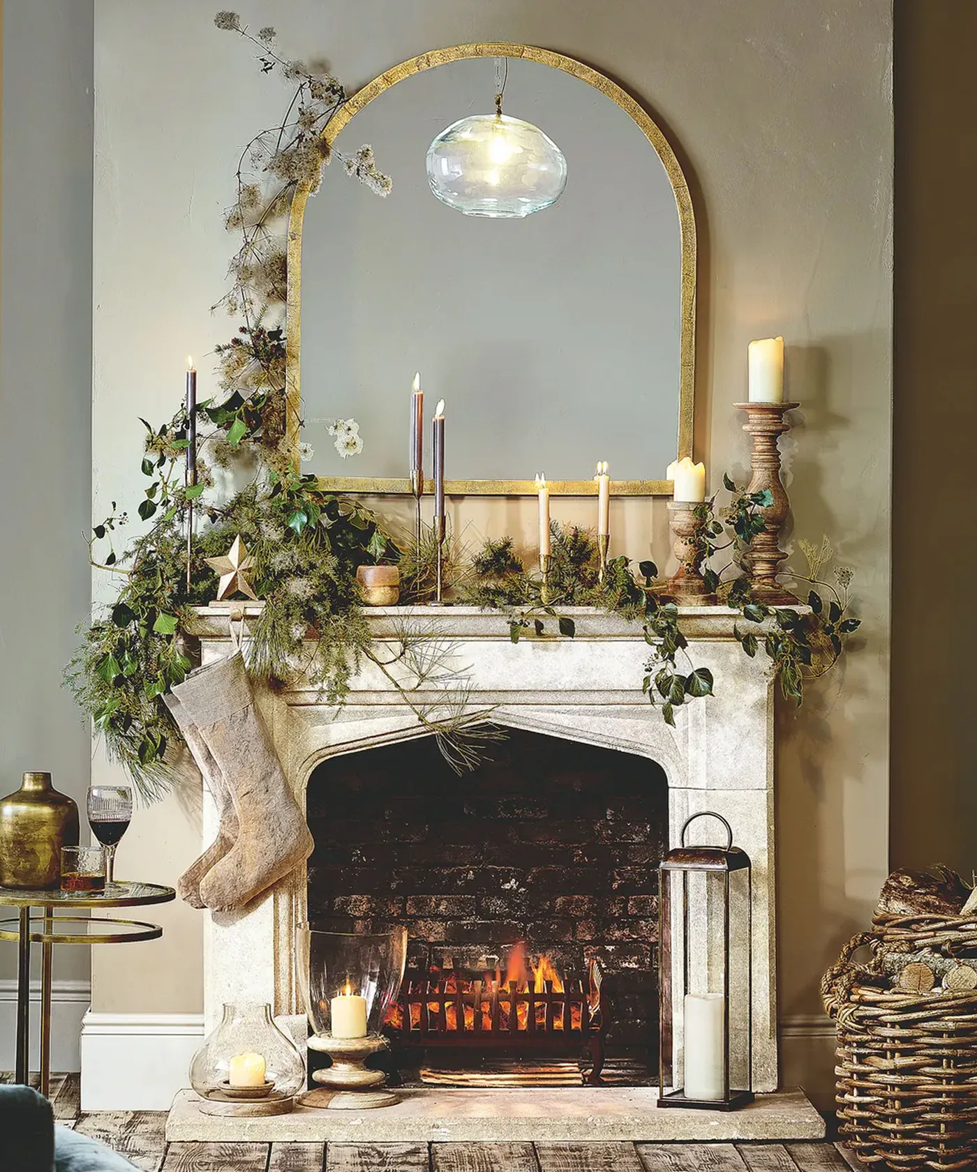 Christmas Mantel English Christmas Decor 55 Festive Christmas Mantel Ideas For Holiday Decorating