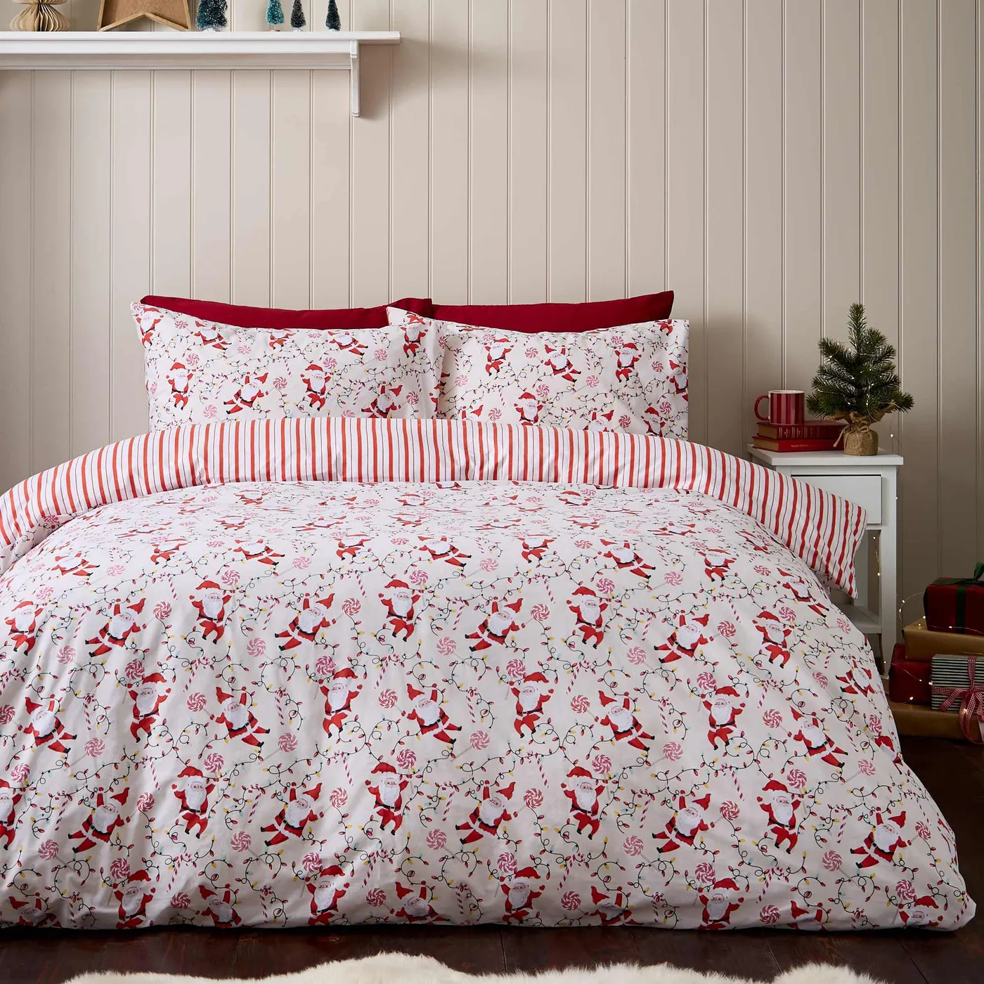 Christmas Santas Duvet Cover Set - Red – Williamsons Factory Shop