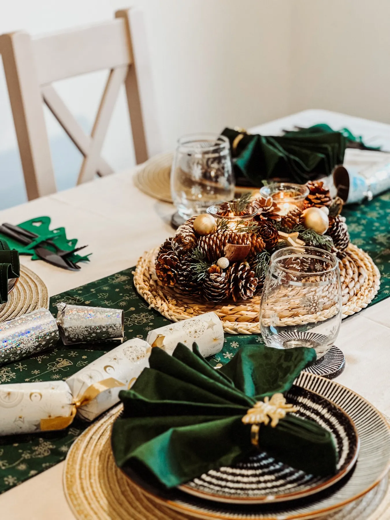 Christmas Table Setting Ideas: How I Style Mine (Plus 5 Looks To Steal)