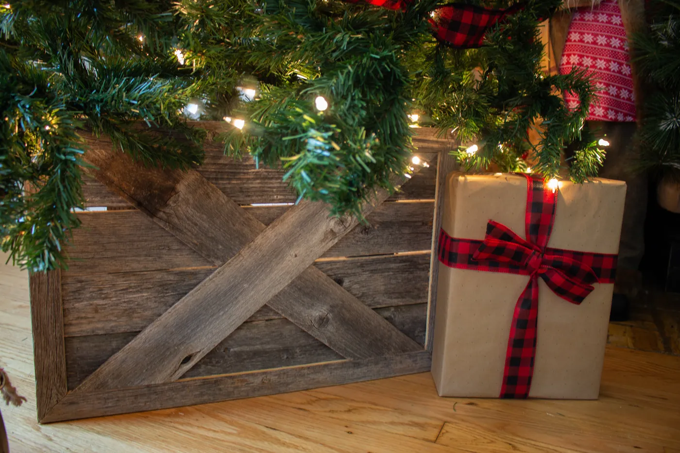 Christmas Tree Box Collar | Farmhouse Tree Box | Wooden Tree Skirt | 4 Sides Deluxe / Natural Weathered Gray