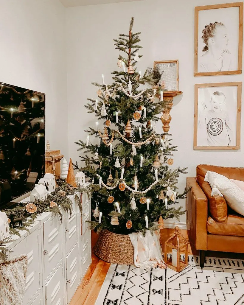 Christmas Tree Ideas: 15 Festive Ways to Decorate Your Tree for the Ho –  Rugs USA