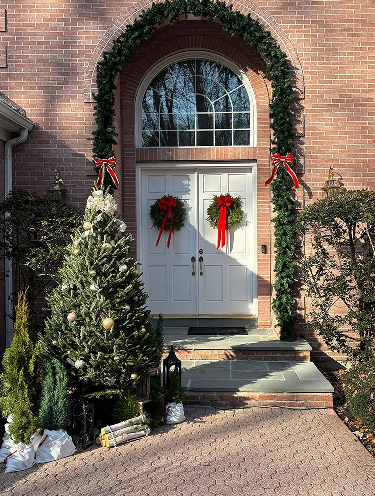 CHRISTMAS TREE PORCH DISPLAYS | Nassau & Suffolk County