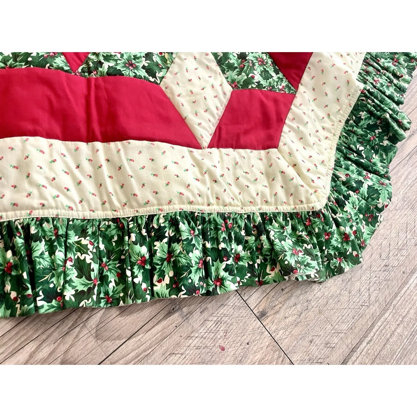 Christmas Tree Skirt Pattern - Spindles Designs Vintage Hand Made Patchwork  Country Quilt Style Christmas Tree Skirt 52x45