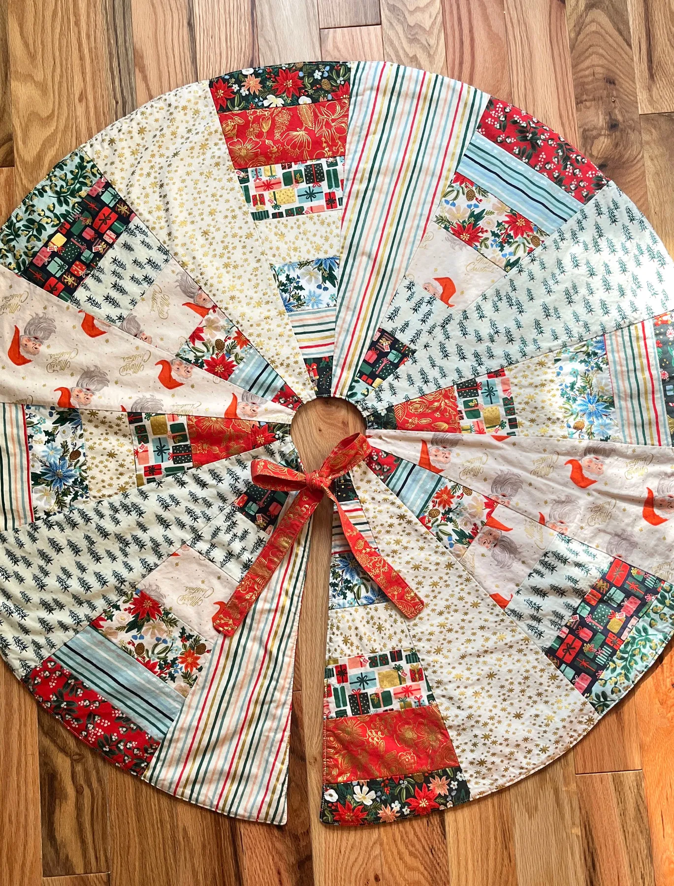 Christmas Tree Skirt Pattern - Spindles Designs Vintage Hand Made Patchwork  Country Quilt Style Christmas Tree Skirt