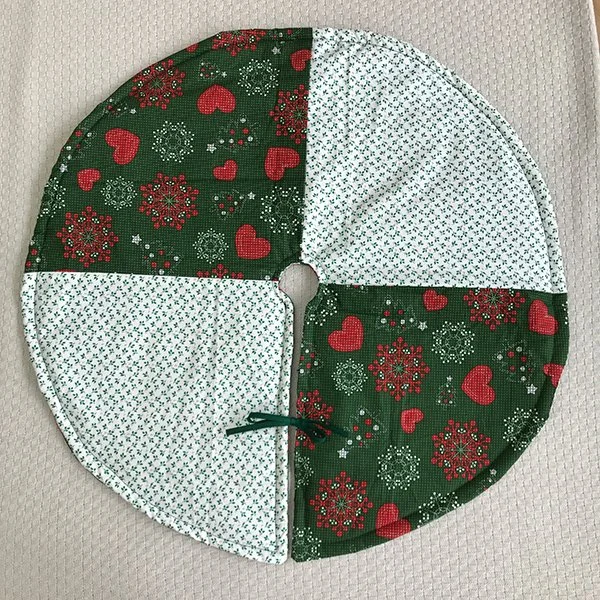 Christmas Tree Skirt Sewing Pattern & Tutorial — Hipstitch Academy | Sewing  School & Custom Sewing Services